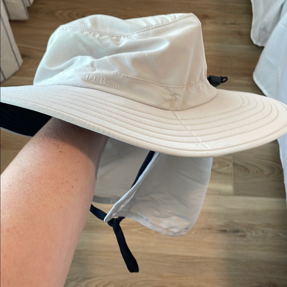 L.L. Bean Tan SunSmart Bucket Hat with Neck Flap and Neck Strap size Large - Picture 6 of 10
